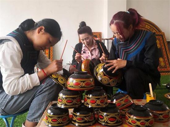 四川：搬出大山“挪穷窝” 易地扶贫搬迁为民众幸福生活“奠基”
