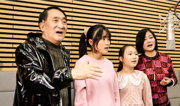 老艺术家石小杰领唱歌曲《坐上高铁去台湾》 老艺术家石小杰领唱歌曲《坐上高铁去台湾》