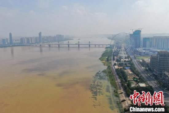 图为2022年航拍赣江江西南昌段主城区附近水域。(资料图) 刘力鑫 摄 图为2022年航拍赣江江西南昌段主城区附近水域。(资料图) 刘力鑫 摄